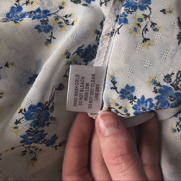 Floral 3/4 sleeve low back blouse - Picture 6 of 8